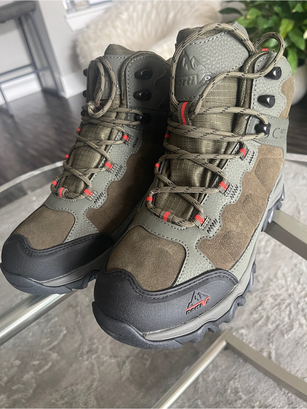 New NORTIV 8 Hiking Boots – Women’s US 7 / EU 39.5 – Army Green